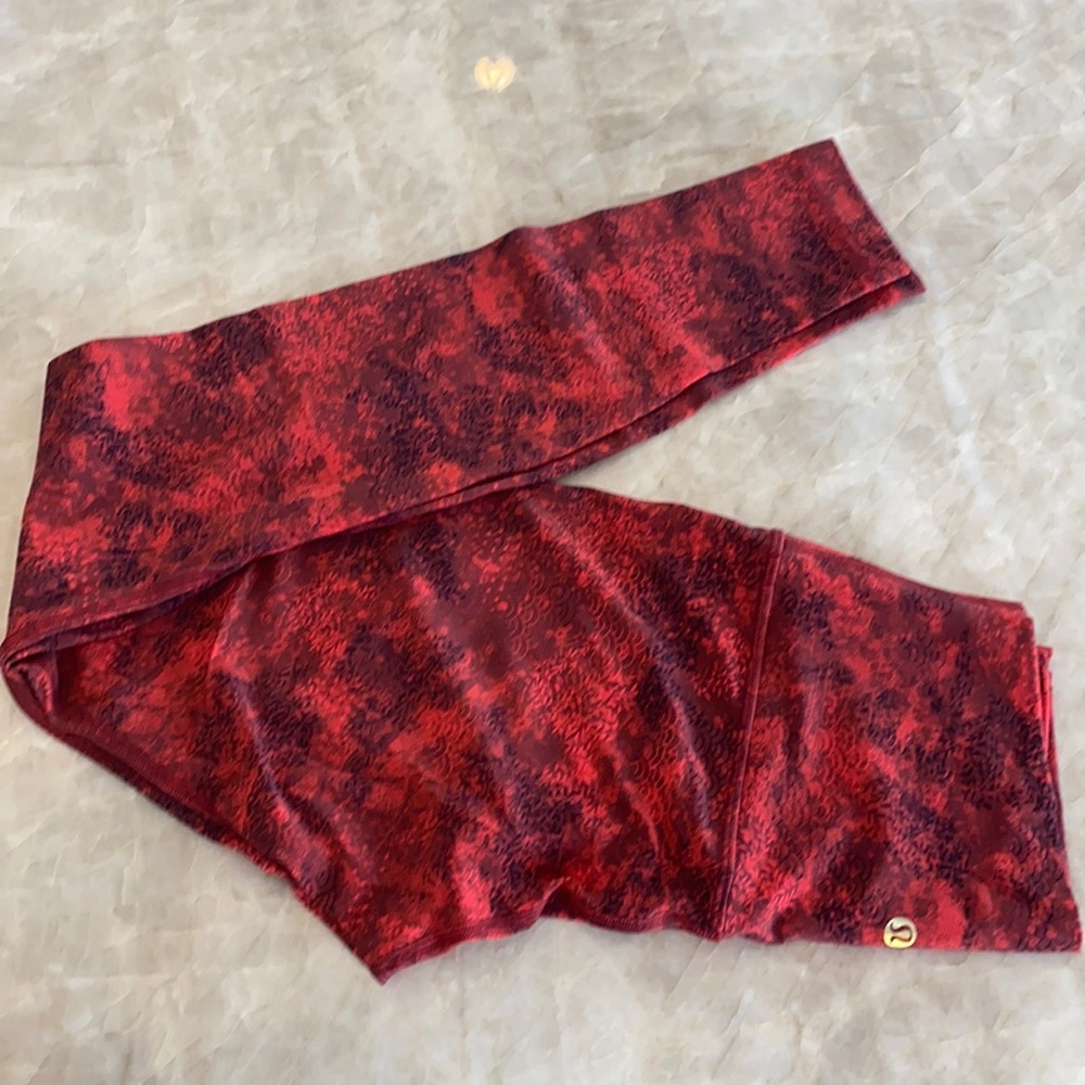 Lululemon leggings size 6
